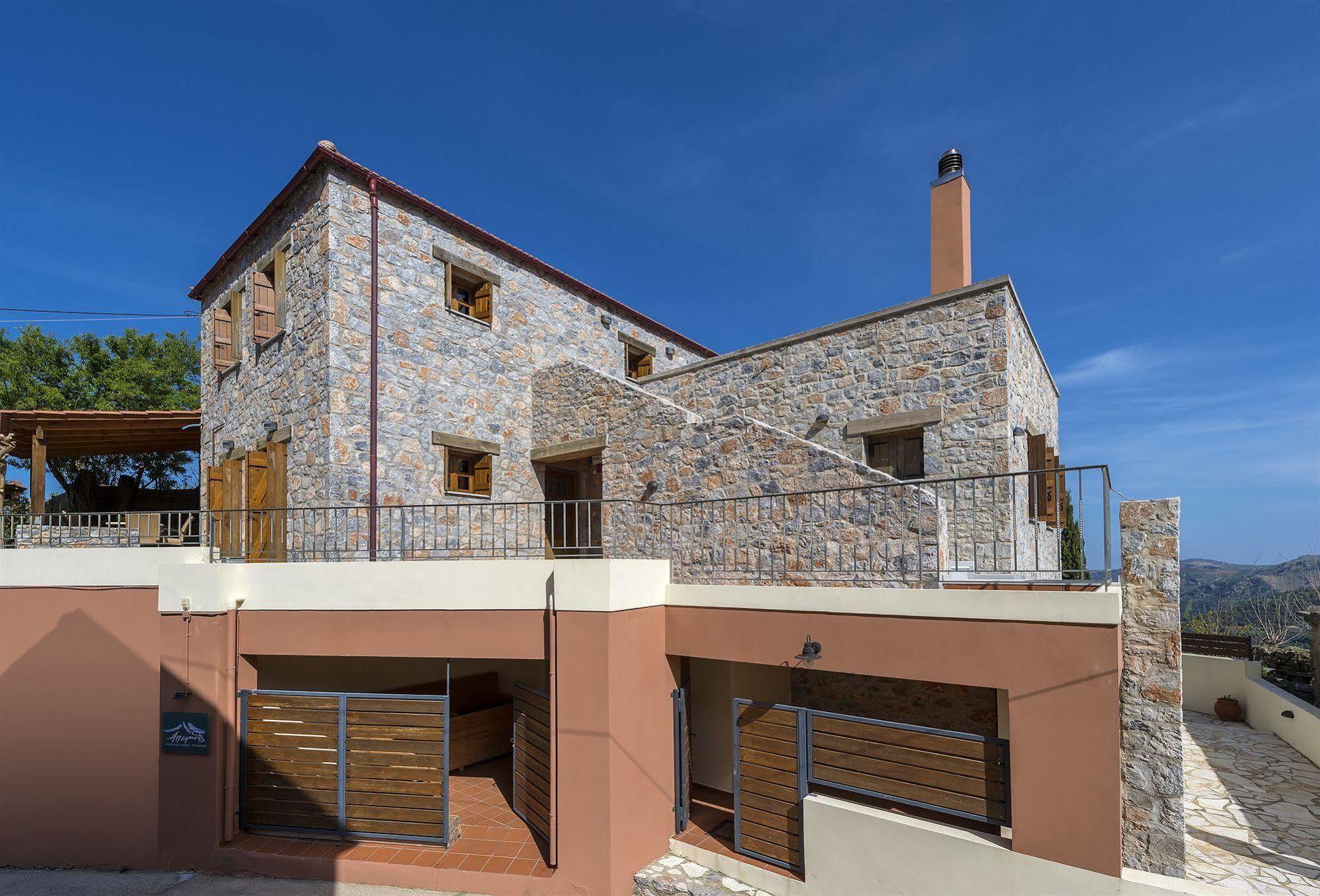 Zoúrva Apirathes Residence מראה חיצוני תמונה