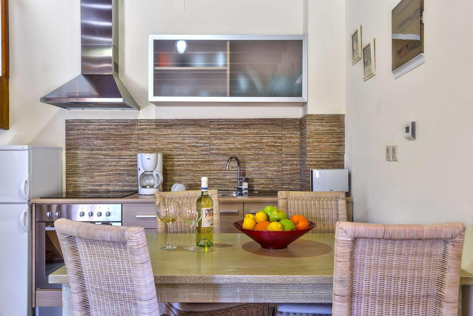 Zoúrva Apirathes Residence מראה חיצוני תמונה
