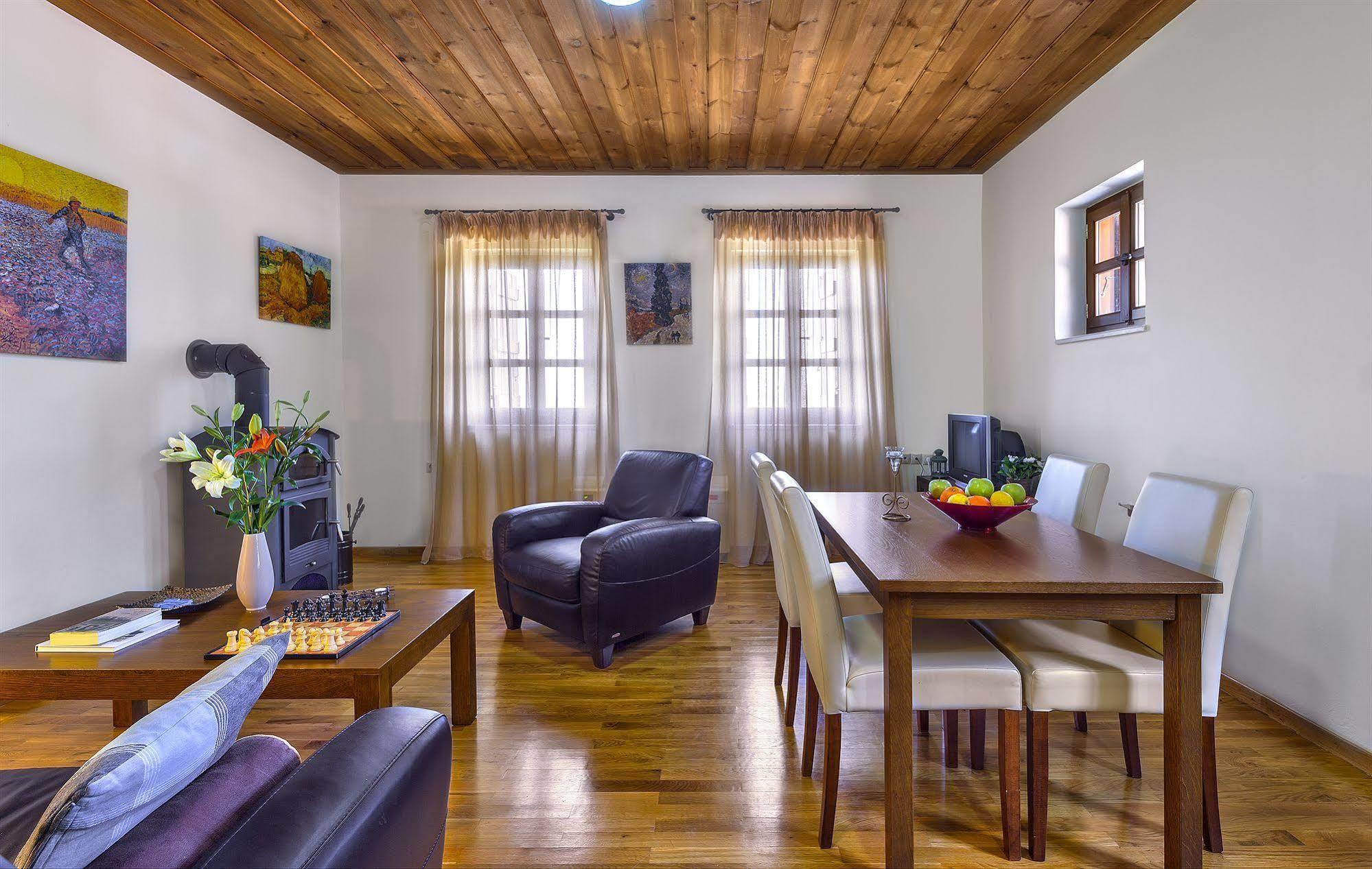 Zoúrva Apirathes Residence מראה חיצוני תמונה