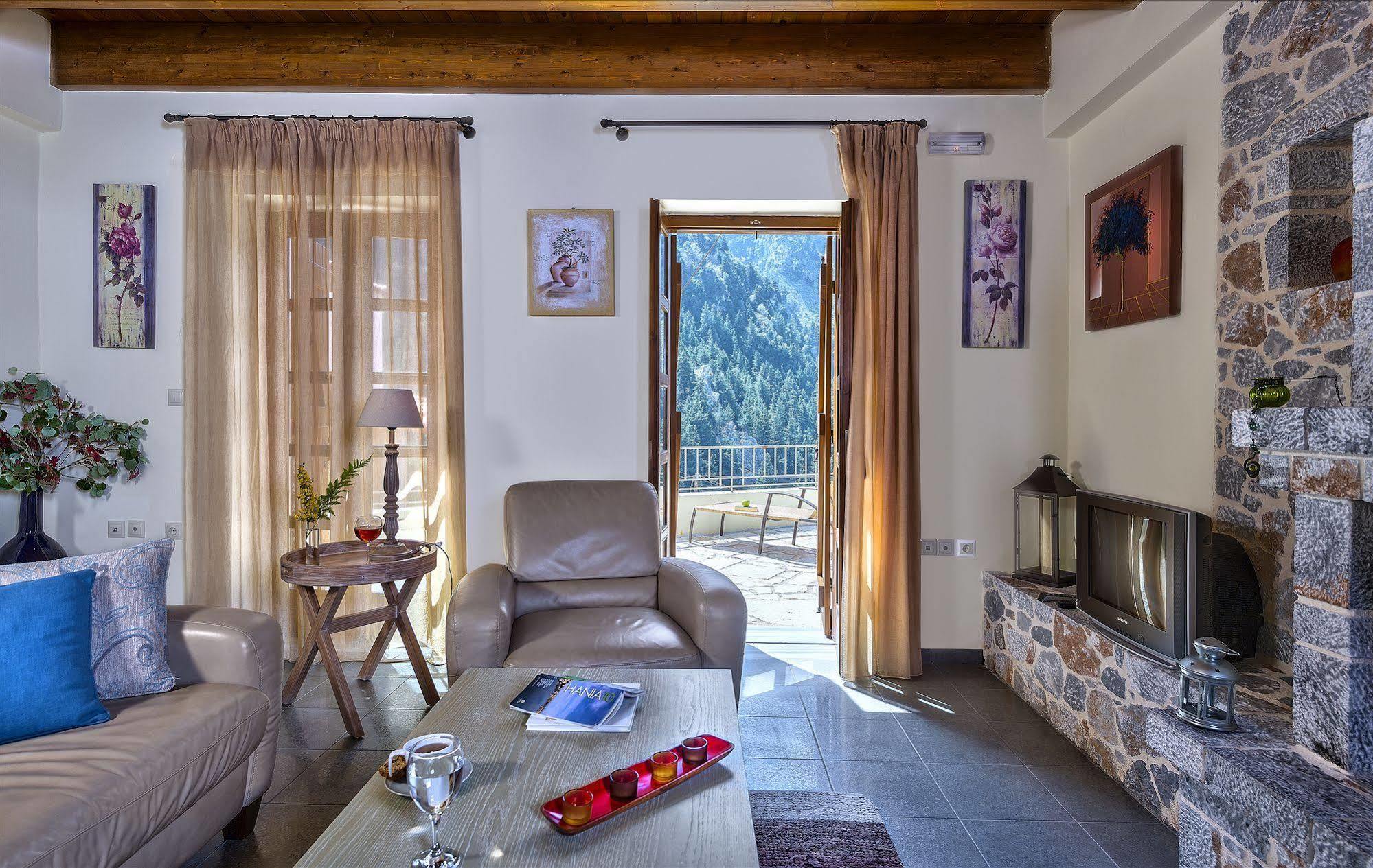 Zoúrva Apirathes Residence מראה חיצוני תמונה