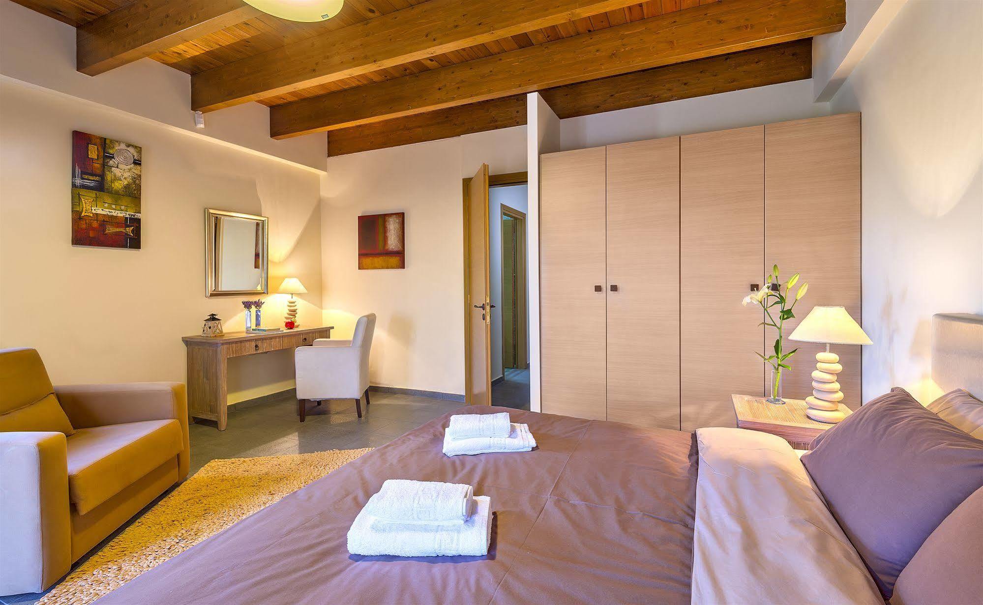 Zoúrva Apirathes Residence מראה חיצוני תמונה