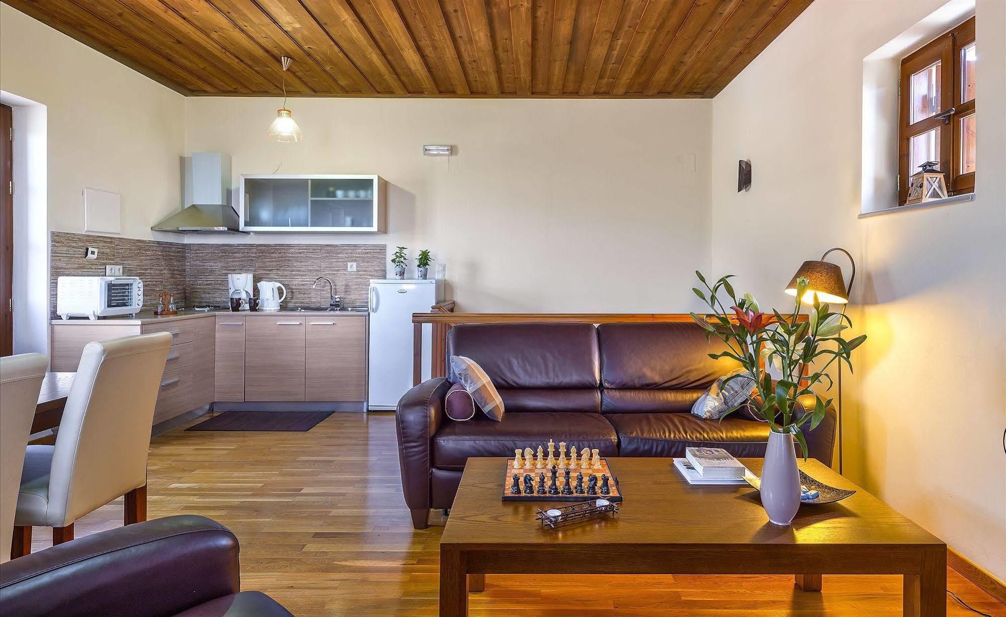 Zoúrva Apirathes Residence מראה חיצוני תמונה